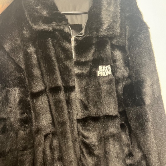 Broken Promises Faux Fur coat - Picture 2 of 7